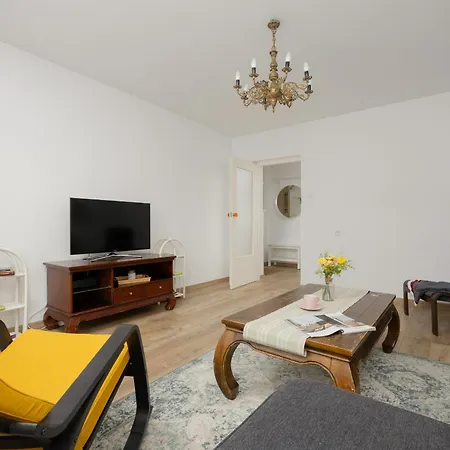 Unique In By Renters Γκντίνια