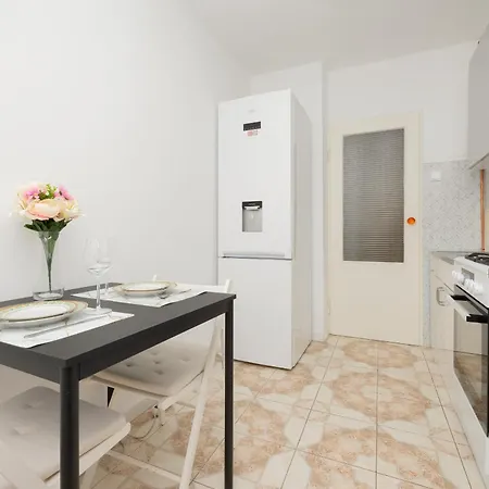 Unique In By Renters * Γκντίνια
